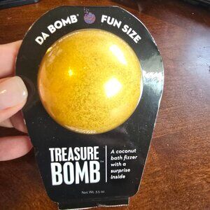 Da Bomb Bath Shower Treasure Bomb for Adults or Kids Fun Size! 3.5 oz. NIB NEW